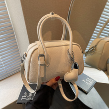 夏季流行爆款小包包女式2025新款时尚百搭斜挎包超火手提保龄球包