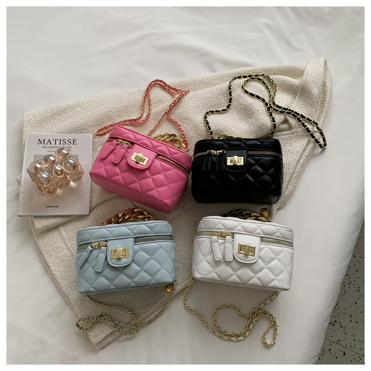 Femmes Toutes Les Saisons Faux Cuir Couleur Unie Mode Carré Fermeture Éclair Sac À Main display picture 4