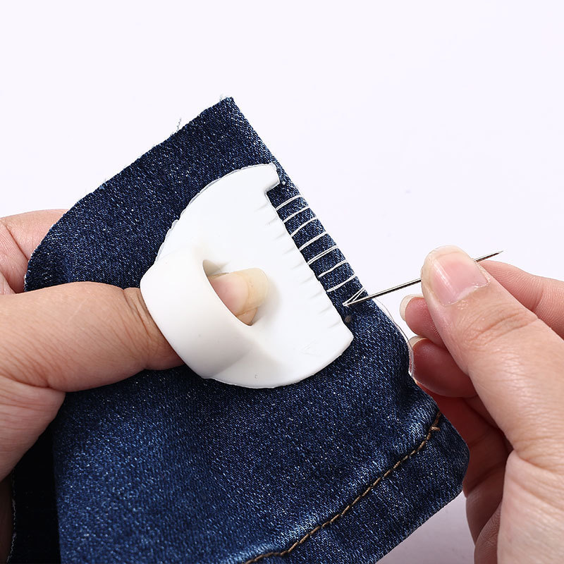 Hand-sewing edge-locking tool, a handy aid for fabric sewing and crafting, a manual fabric tool for high-precision DIY projects Hand-sewing edge-locking tool, a handy aid for fabric sewing and crafting, a manual fabric tool for high-precision DIY projects