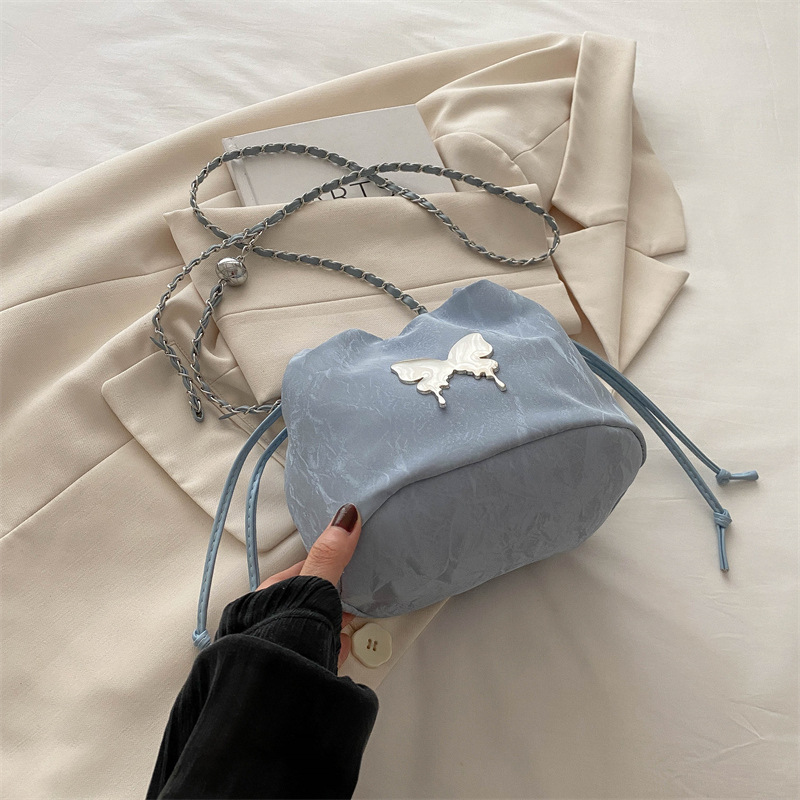 2024 nuevo estilo de moda coreano de este año popular bolso de cadena nicho de diseño de mariposa bolso de cubo