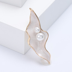 Fashionable Korean-style enamel drip oil with pearl leaf brooch, high-end women's clothing accessories collar pin wholesale