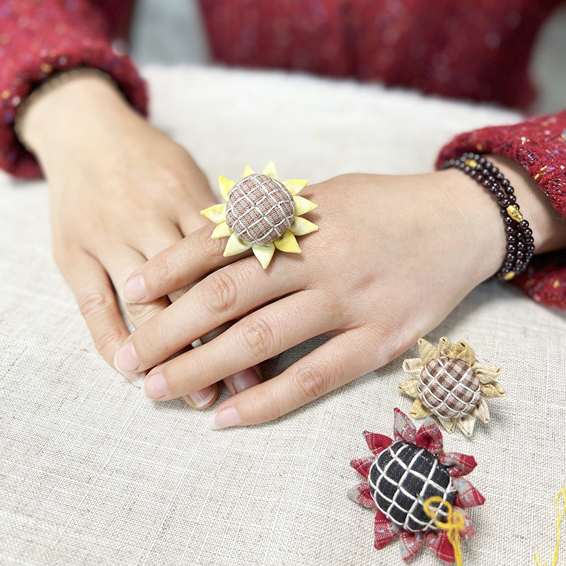 Titular de la aguja de girasol hecho a mano DIY bordado paquete de material de doble uso Lu bordado patchwork broche joyería novato bolsa de costura