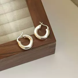 耳钉;项链;戒指
