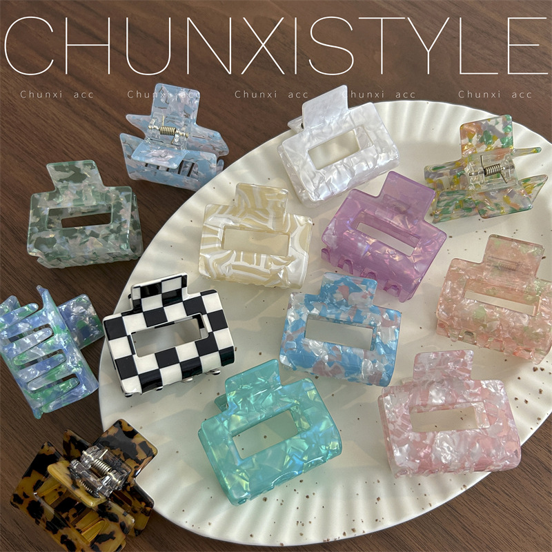 Korean style faux acetate square hair clip, trendy and sophisticated, perfect for a youthful look. Also includes a shark-shaped hair bun accessory.