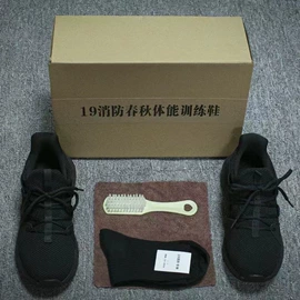 迷彩服;战术靴;运动帽、头巾