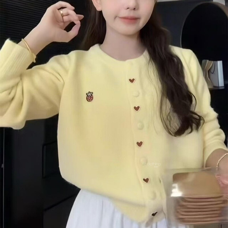 Korean-style autumn and winter new sweet strawberry heart-decorated round-neck gentle style versatile comfortable knitted cardigan women's sweater Korean-style autumn and winter new sweet strawberry heart-decorated round-neck gentle style versatile comfortable knitted cardigan women's sweater