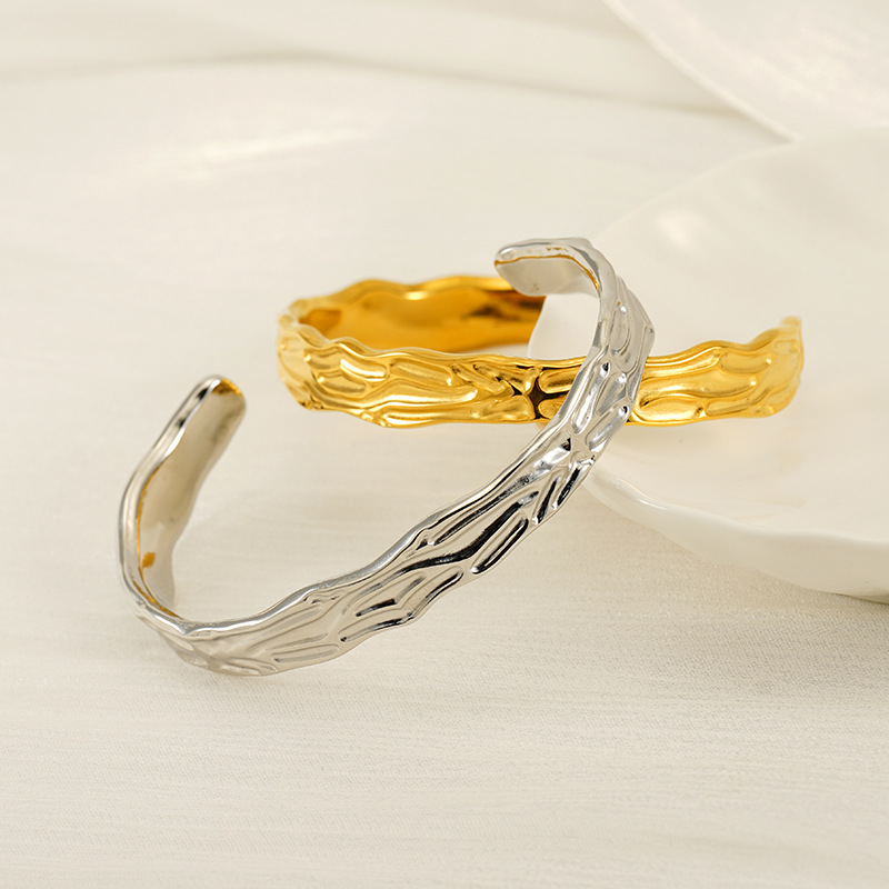 Europa y América acero titanio irregular pulsera de lava ajustable INS viento de alta calidad pulsera de acero inoxidable mujer