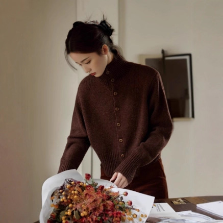 French Retro Brown Stand-Up Collar Wool Knitwear Cardigan Jacket for Women in Autumn and Winter with High Collar Elegant Knitwear