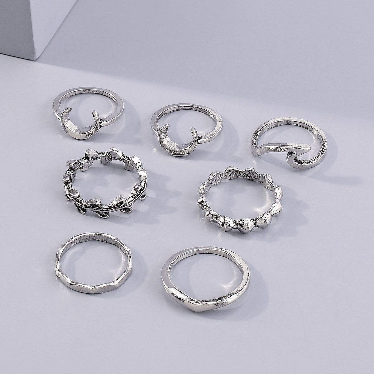 Fashion Simple Metallic Crescent Leaves Knuckle Zinc Alloy Ring Set display picture 4