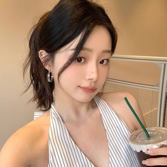 Gaohu Xiaoxiangling 幅広三層イヤリング、女性用イヤリング、軽い高級感、ハイエンドの気質イヤリング、プレーンサークルイヤリング