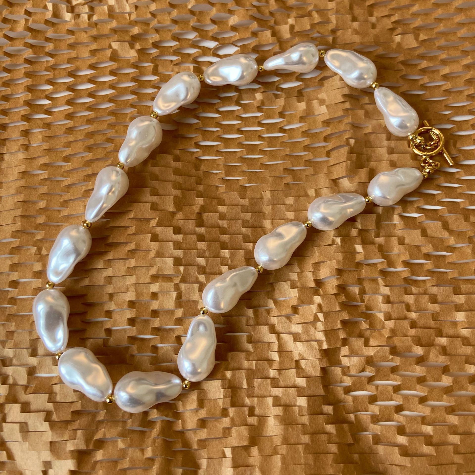 Daily Occasion Artificial Pearl, Resin Material Round Pattern Simple Style Round Artificial Pearl Resin Necklace In Bulk