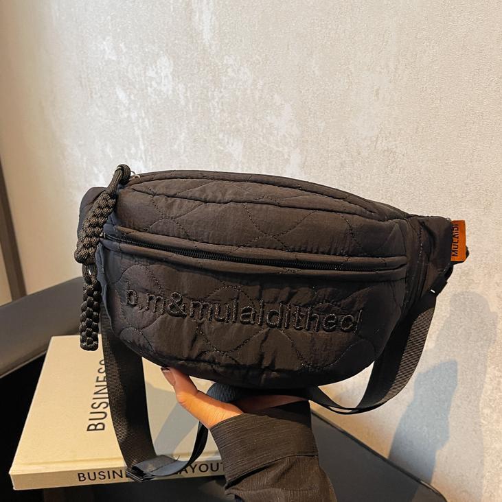 Casual bordado bolso de mochila para mujeres 2024 nuevo nicho de invierno bolso de pecho deportivo para salir bolso de cintura versátil