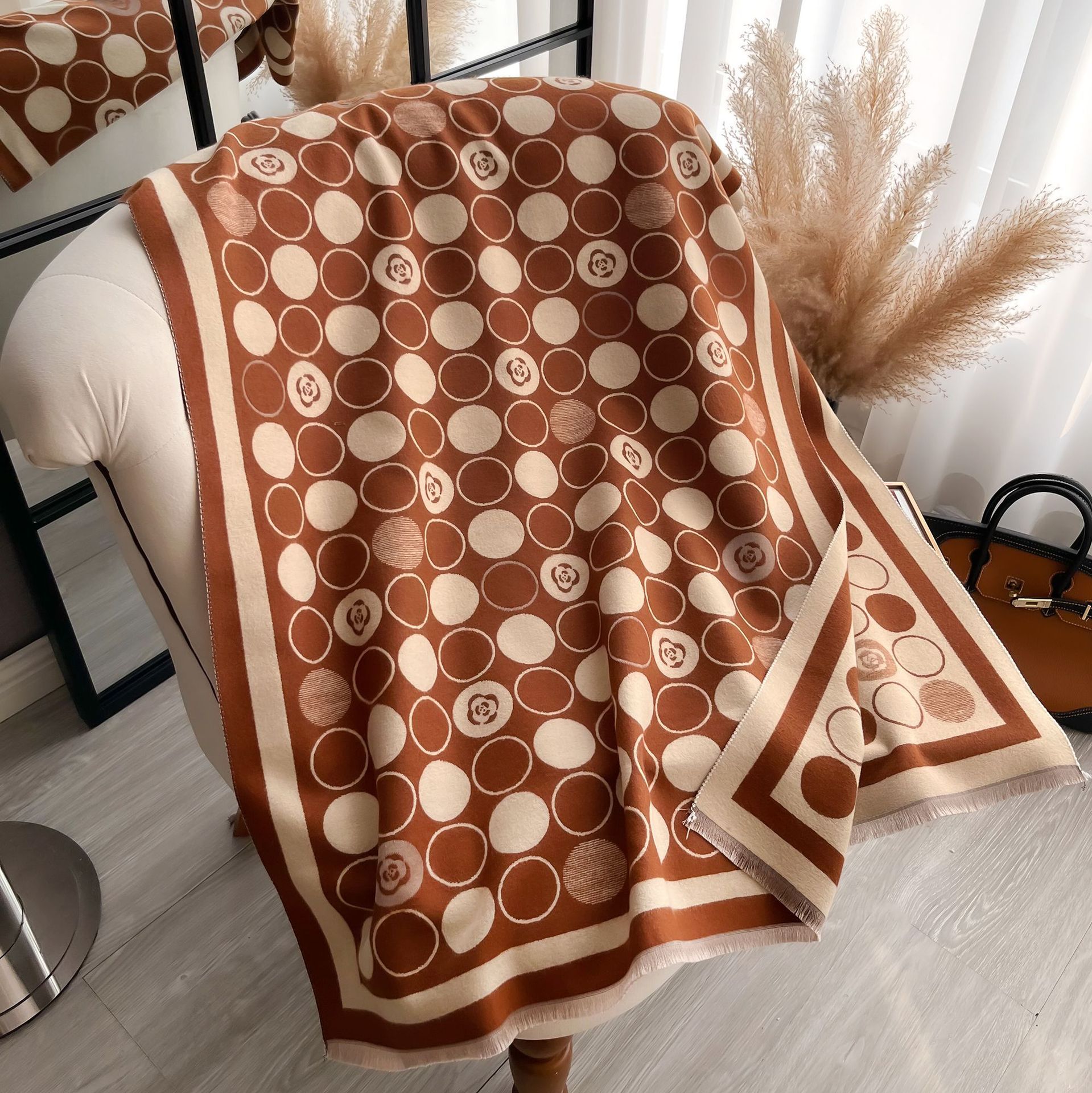 Camellia impresa de alta sensibilidad punto de onda imitación de cachemira bufandas calientes para mujeres bufandas cortas bordas bufandas calientes otoño invierno