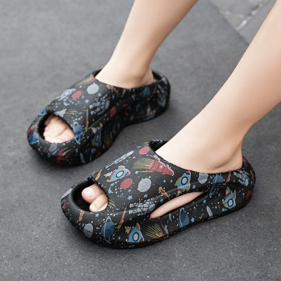 2024 Children's Slippers Non-slip Bathing Four Seasons Girls' Boys' Sandals Indoor Shit Feeling Exterior Wear Summer Slippers