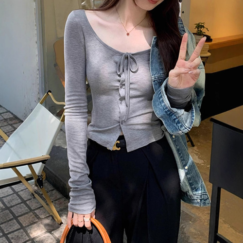 Korean-style unique and beautiful off-shoulder long-sleeved top, low-neck T-shirt for women, autumn best-selling sheer slim-fit figure-flattering short blouse