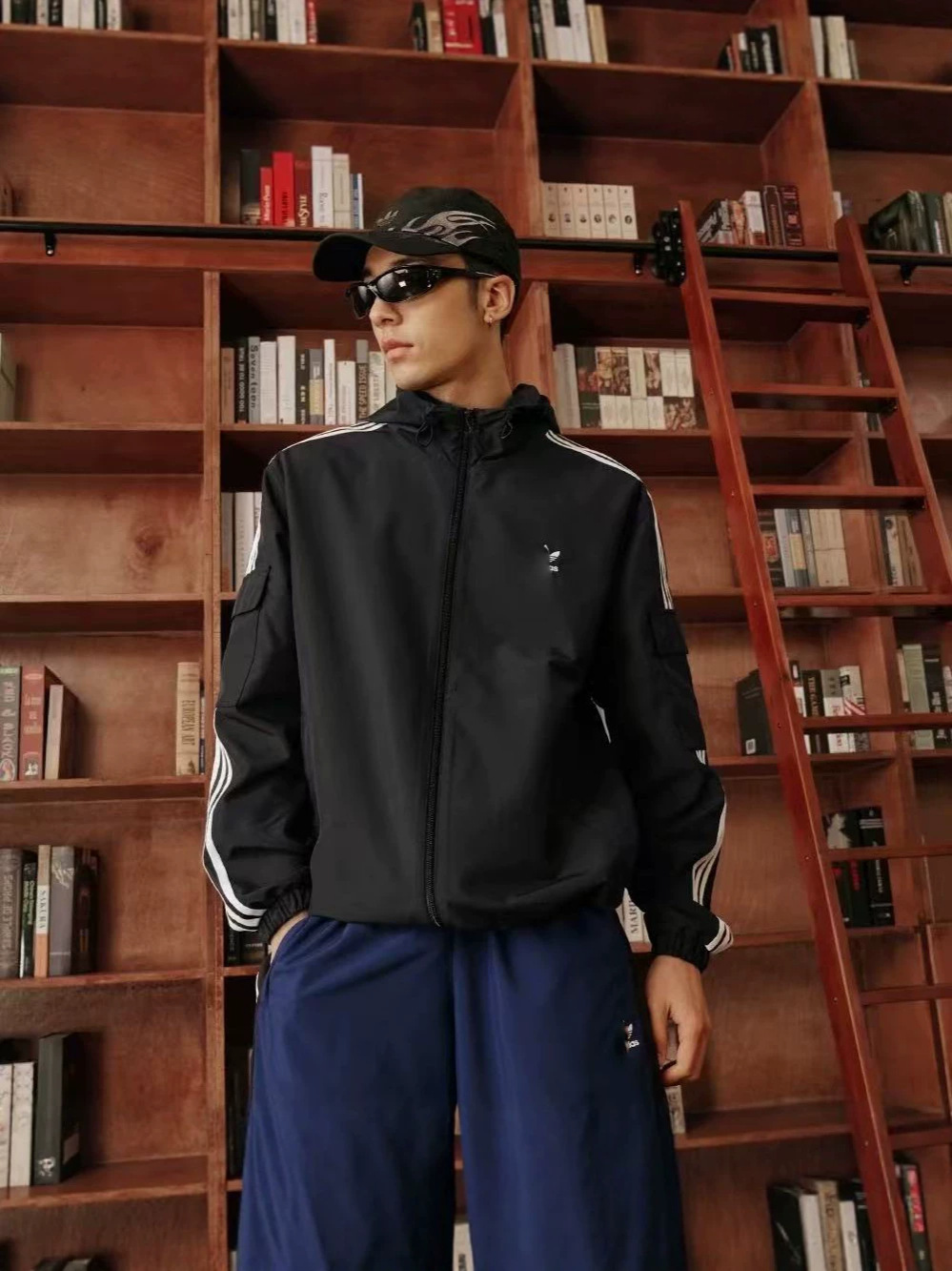 Ole cross-border design trendy jacket, unisex, fashionable and casual, with three stripes and a hooded design