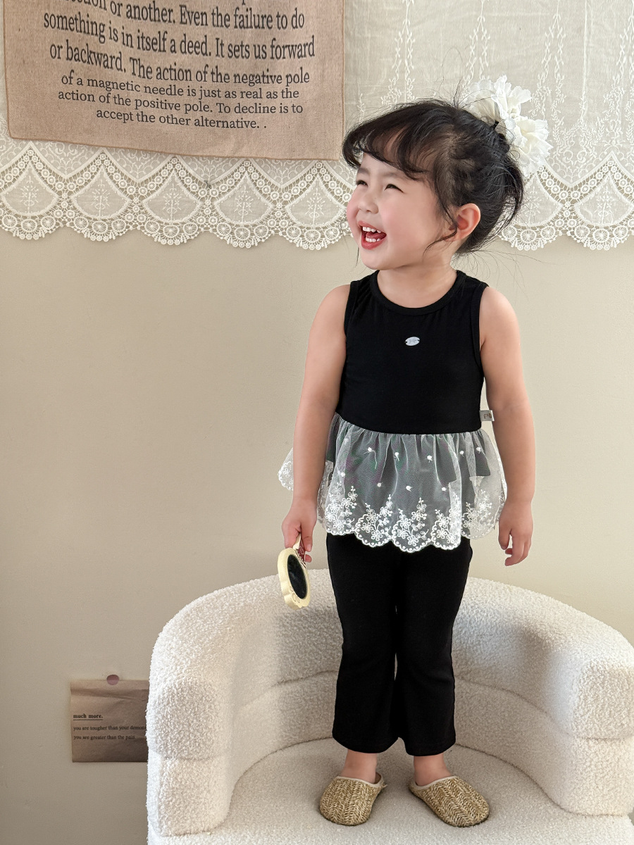 Ropa para niños de caña de pera Chaleco para niñas Primavera 2025 Nuevos niños Versión coreana de estilo occidental Camisola Top Ropa de bebé