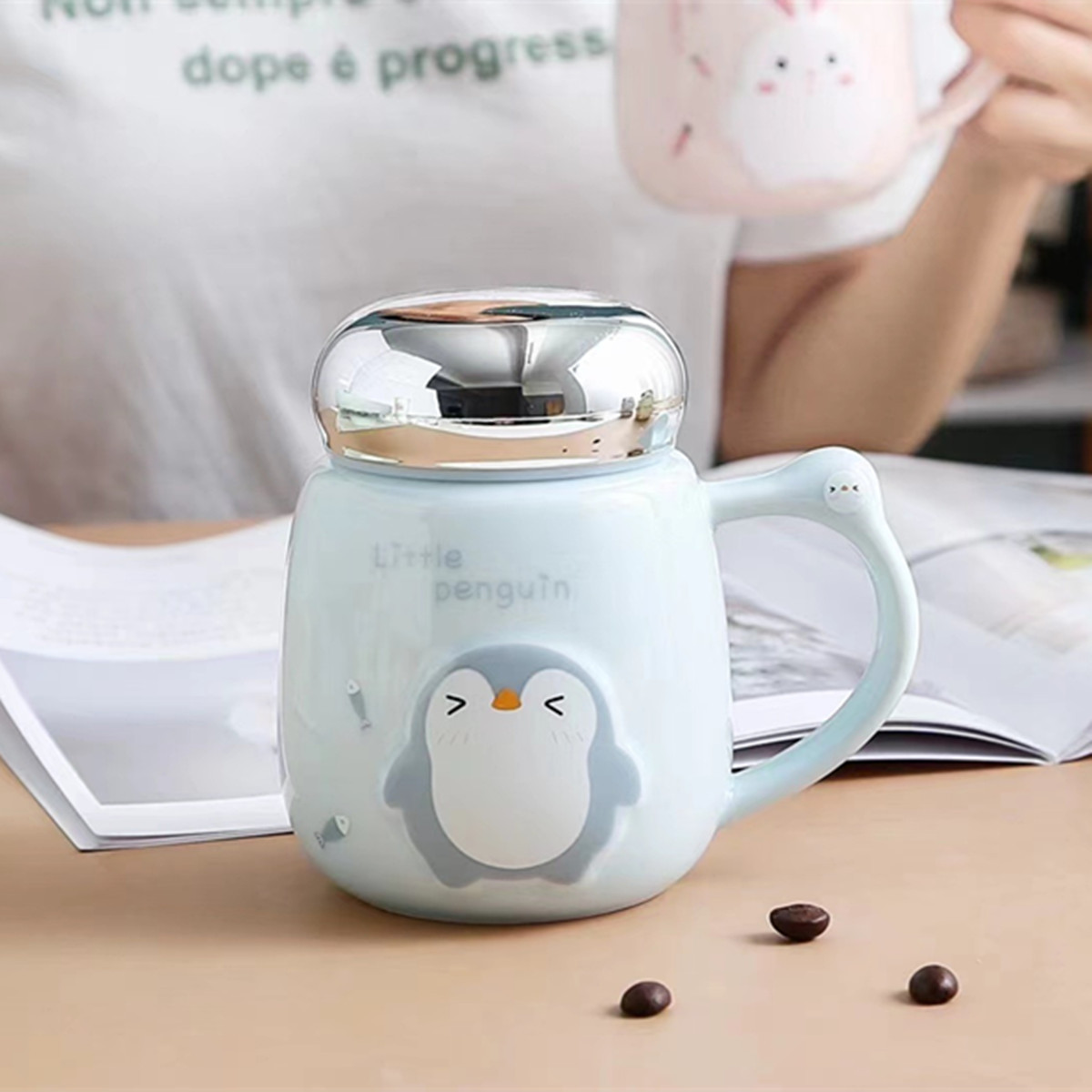 Taza de cerámica cubierta de espejo doméstica de alto valor visual en relieve taza de animales pequeños de oficina cubierta a prueba de fugas taza