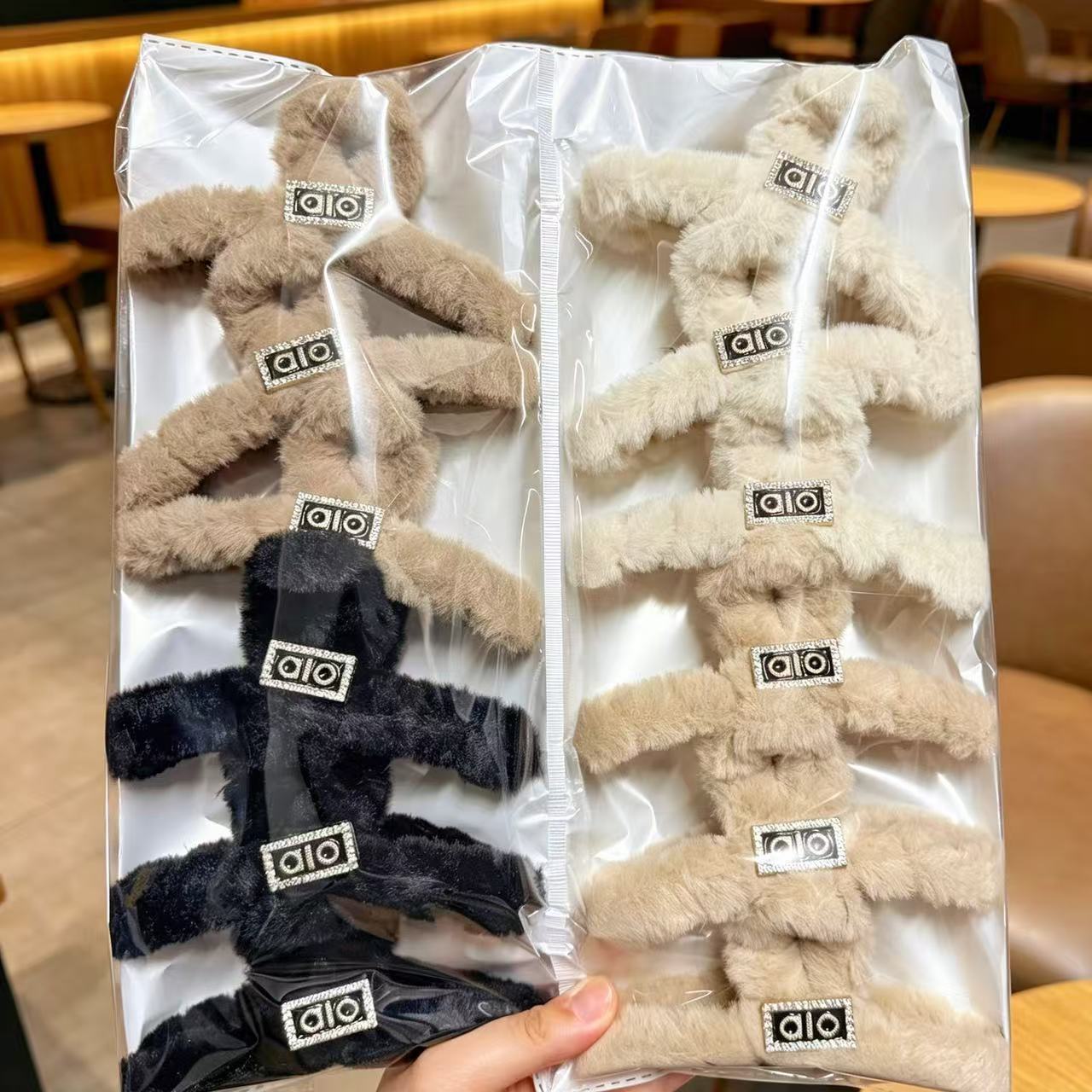 Amazon transfronteriza pintura de goma de gran tamaño clip de pelo espalda Cabeza de tiburón clip de pelo volumen multi horquilla dos yuanes accesorios para el cabello al por mayor