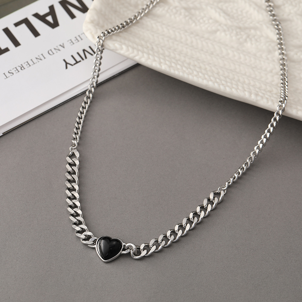 Fashion black geometric heart-shape alloy necklace wholesale