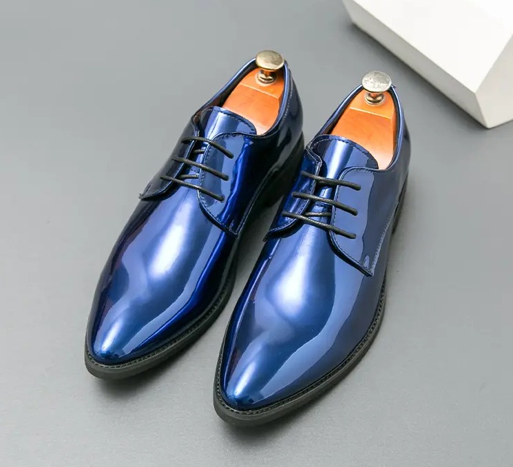 Zapatos de cuero con cordones puntiagudos brillantes para hombres, zapatos derby para banquetes de discoteca de moda para hombres, zapatos dorados para hombres, aumento de talla grande para jóvenes