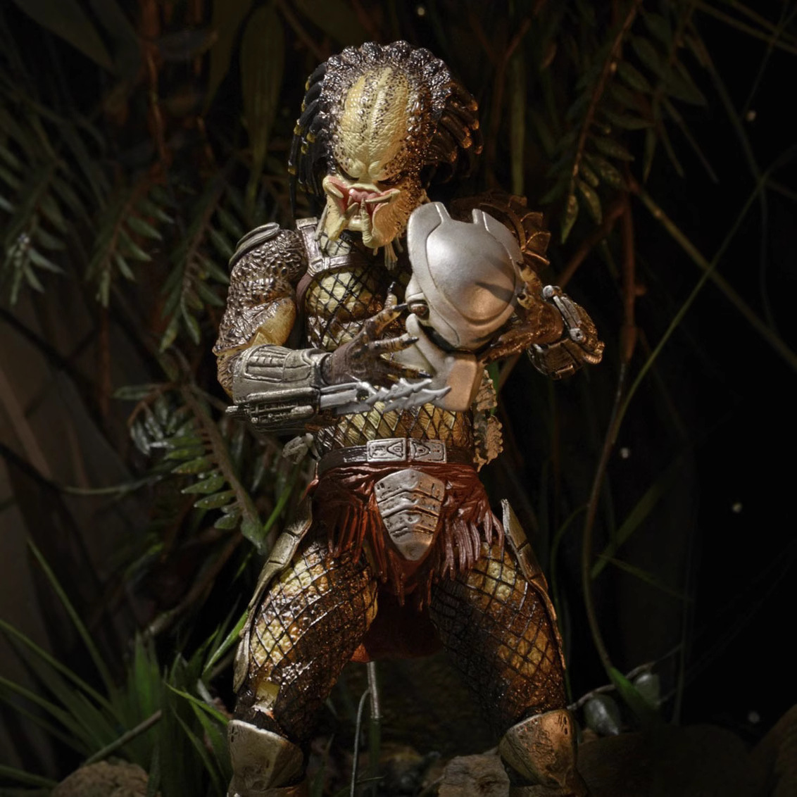 NECA Iron Warrior P1 Jungle Hunter 2,0 edición de lujo modelo de mano móvil conjunta de 7 pulgadas