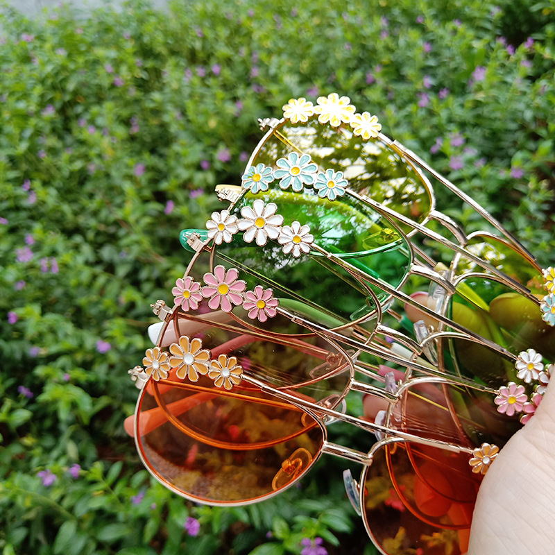 Fashion Dot Paint Small Daisy Children's Sunglasses Wholesale display picture 8