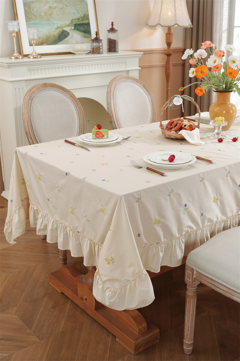 Lyxig bomullsduk med vackra blombroderier_voghion.com
