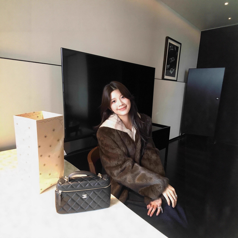 Medieval Style Rabbit Fur Whole Leather 2025 Autumn and Winter New Style Real Fur Young Style Retro Fur Short Outwear Jacket for Women Medieval Style Rabbit Fur Whole Leather 2025 Autumn and Winter New Style Real Fur Young Style Retro Fur Short Outwear Jacket for Women