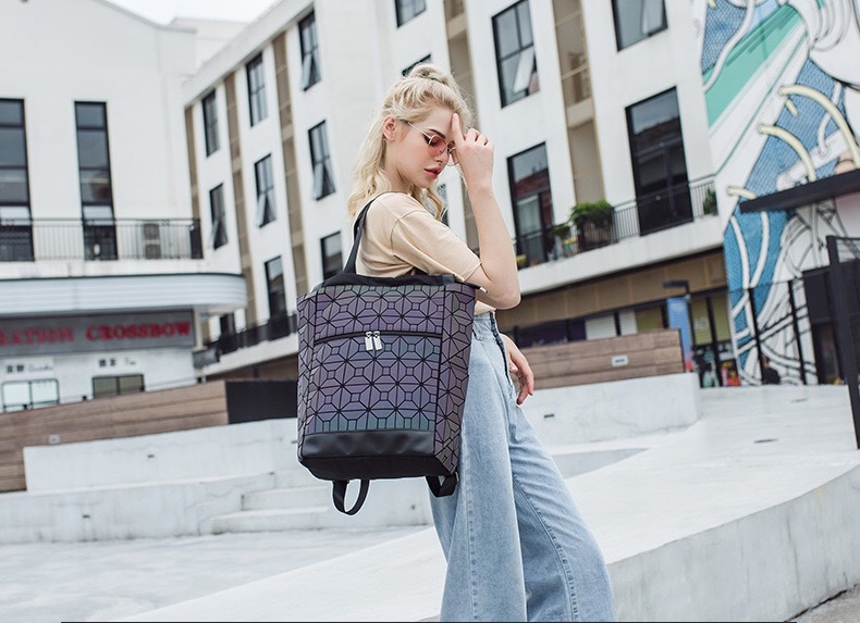 2024 Autumn and Winter New Fashionable Colorful Lingge Large Capacity Travel Mountaineering Luggage Backpack_voghion.com