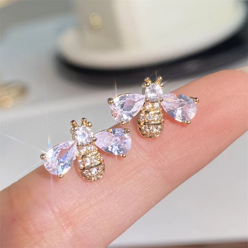 All Seasons Season 1 Pair Elegant Classic Style Bee Plating Copper Zircon Ear Studs