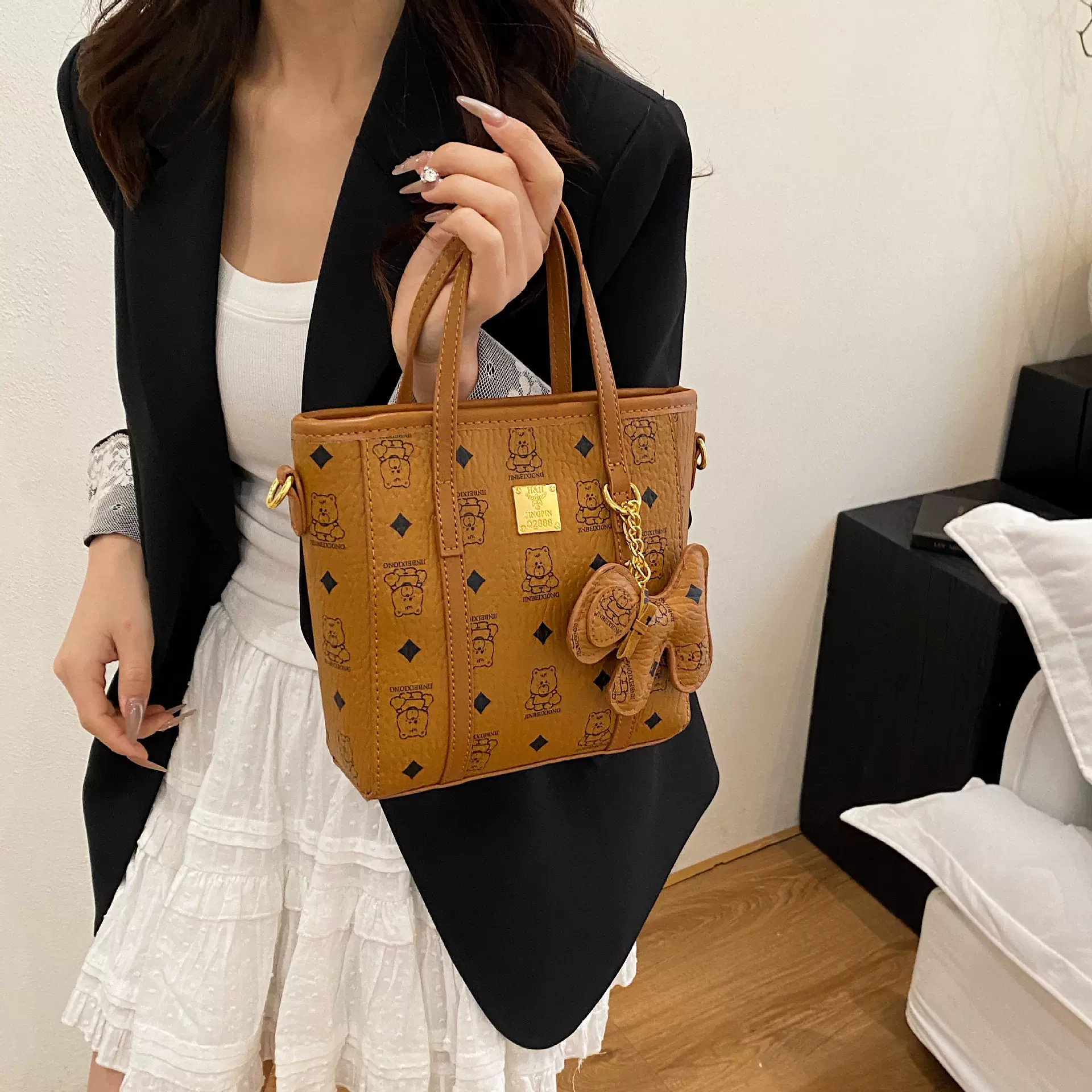 高级感印花手拎水桶包女2025新款菜篮子托特包百搭通勤单肩斜挎包