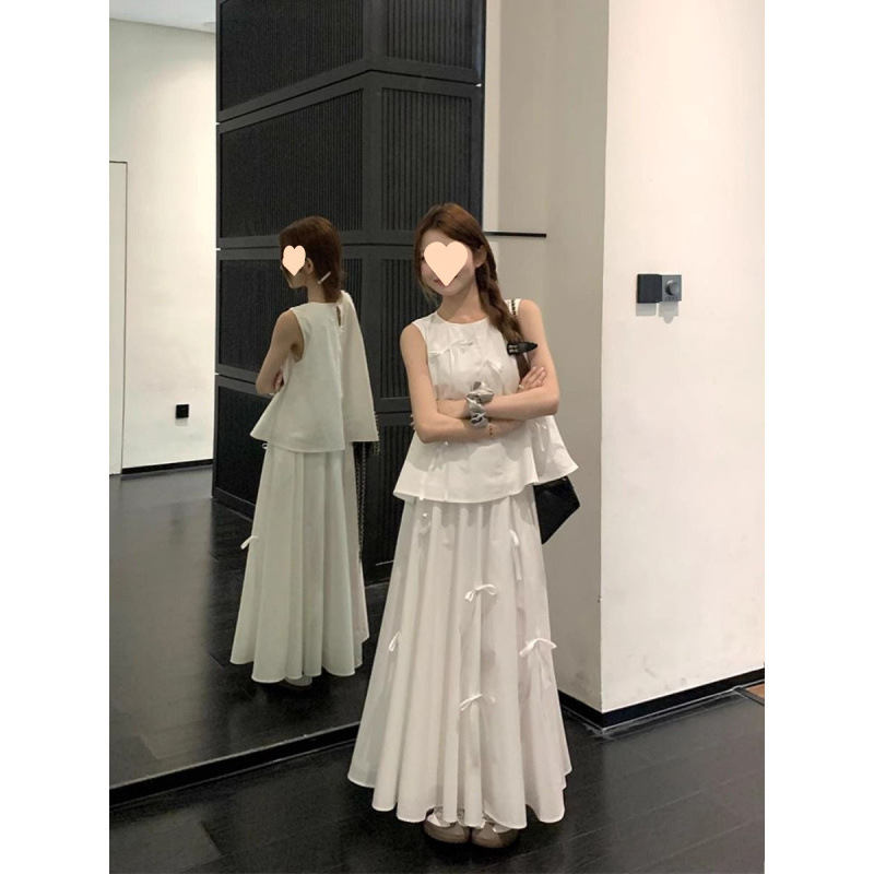 小柄な方向けの夏の高級気質ノースリーブトップスとハーフ丈スカートのセット、女性向けのファッショナブルなツーピーススーツ|undefined