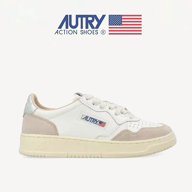 회색과 흰색의 은색 꼬리