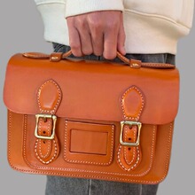 贵东新款头层牛皮通用男女剑桥包植鞣皮文艺邮差包宽肩带斜挎包