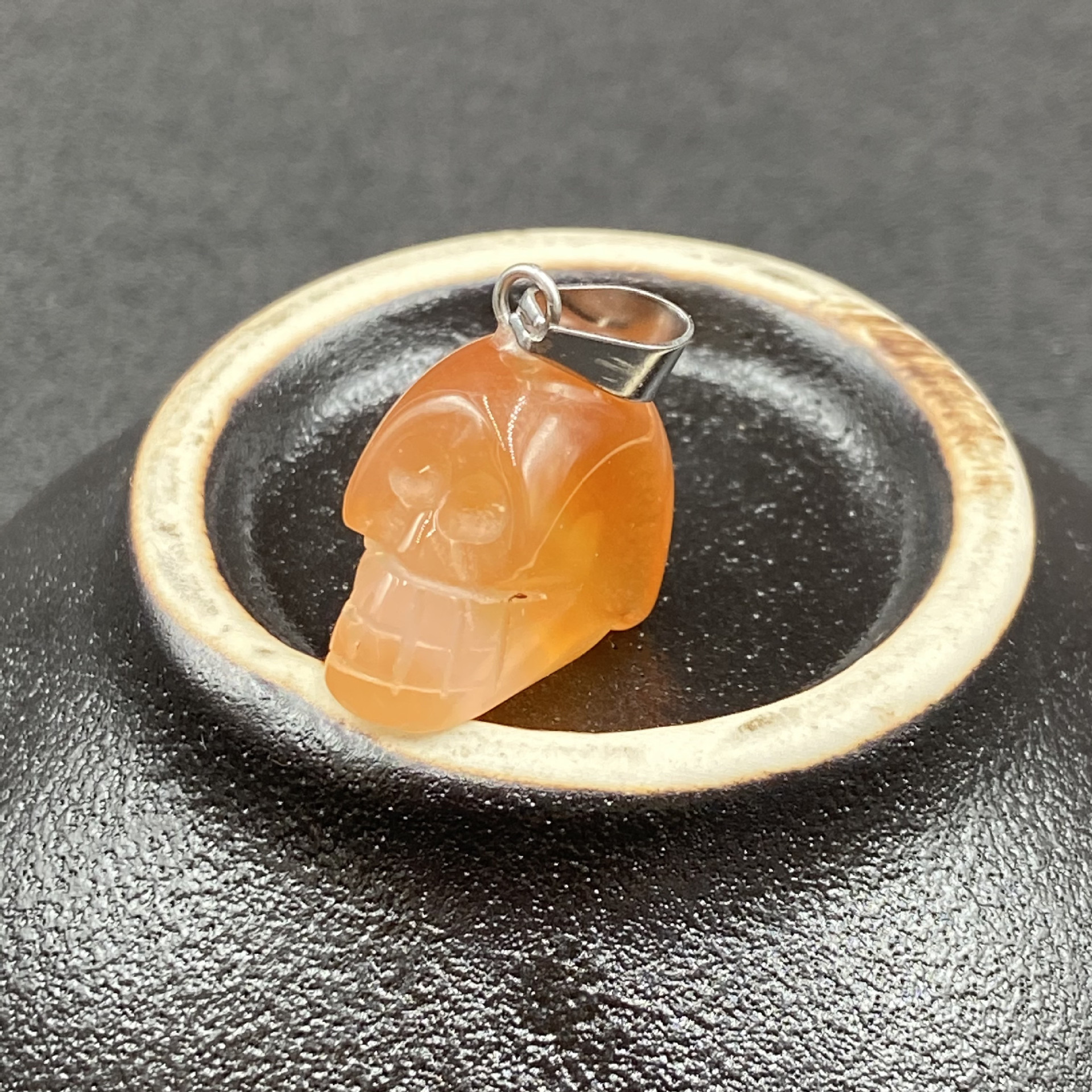 8g Weight Pendant Necklace Classification White, Red, Green, Blue, Wine Red, Gold Color Retro Crystal Tiger Eye Agate Skull Carved Stone Pendant 9