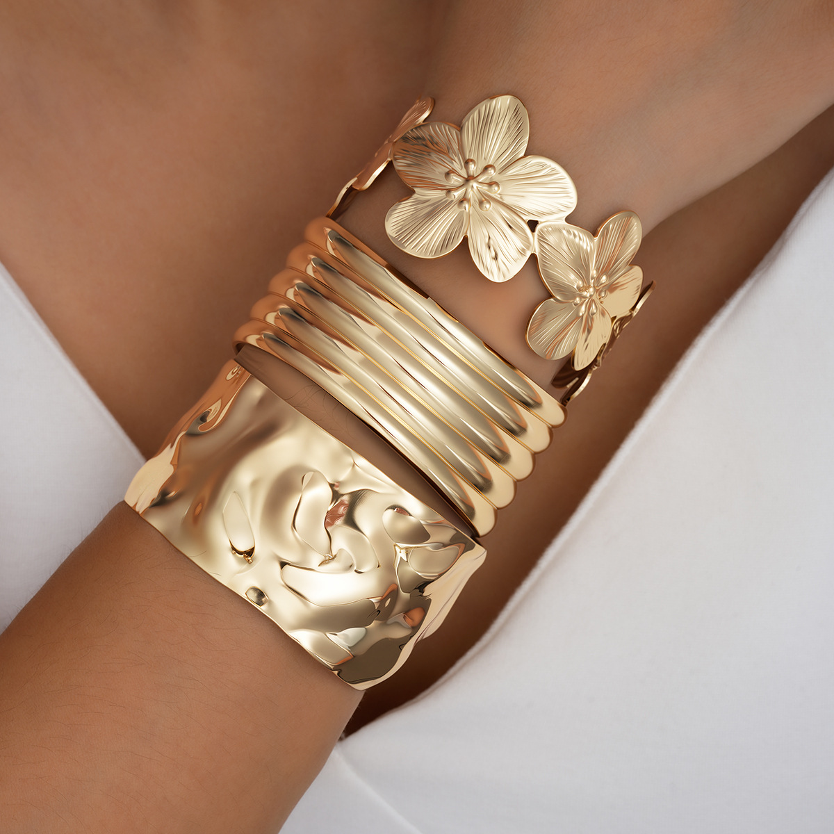 Europa y los Estados Unidos transfronterizos nueva moda exagerada pulsera de flores plegadas 3 piezas set ecológico hierro temperamento conjunto de pulsera de alta calidad