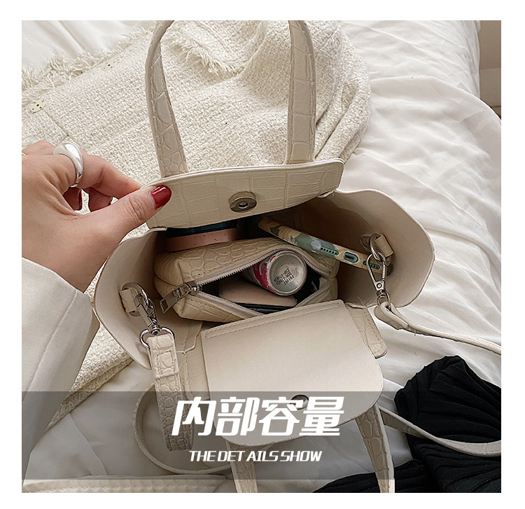 Fashion Small Bag Female New Fashion Messenger Bag Wholesale display picture 19