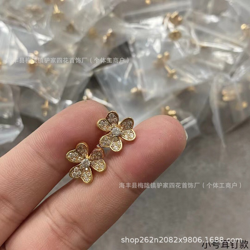 18Kローズゴールドメッキの花びらにダイヤモンドを散りばめたクローバーネックレス、シングルダイヤモンドの幸運の草イヤリング、骨チェーン、フラワーペンダント|undefined