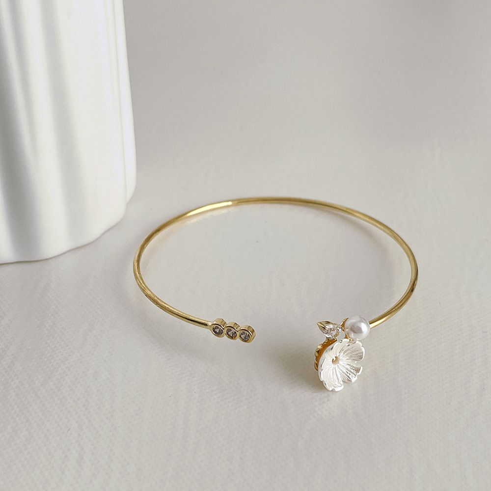 Fashion Flower Copper Inlay Pearl Zircon Bangle 1 Piece