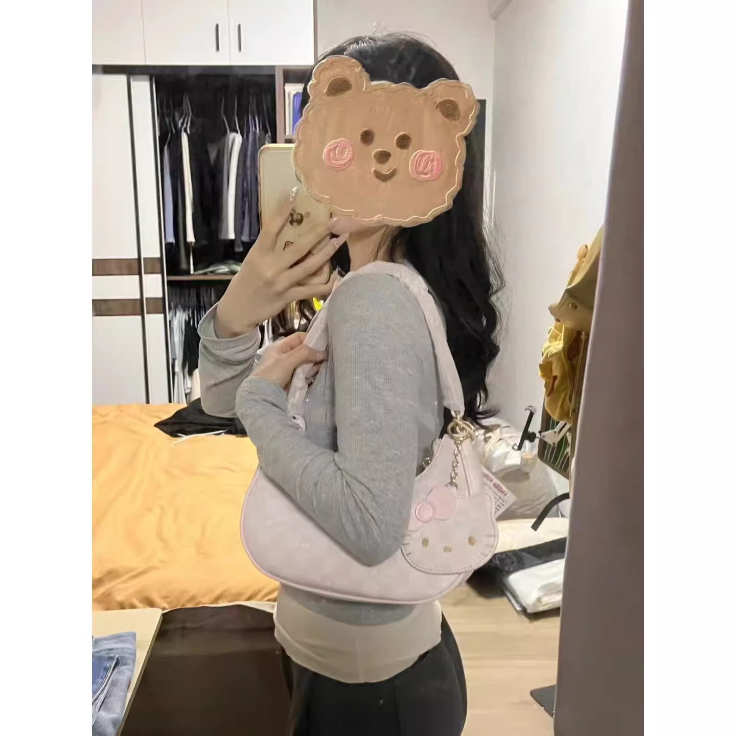 2025 nueva bolsa de polvo para las axilas de Kitty cuadros de tablero de ajedrez dulce adorable media luna bolso de hombro diseño de nicho