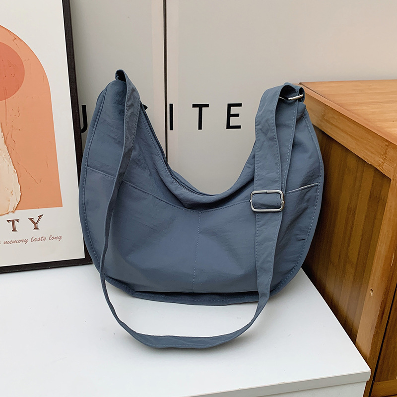 Bolsa de hombro coreana para niños y niñas de color sólido de gran capacidad bolsas de饺os para niños 2025 nuevas bolsas para niños con colgantes