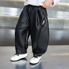 ��ͯ�ӽqһ�w�qƤѝ�����¿ͯ��Сͯ�Ӻ����e��ˮ������ů���_