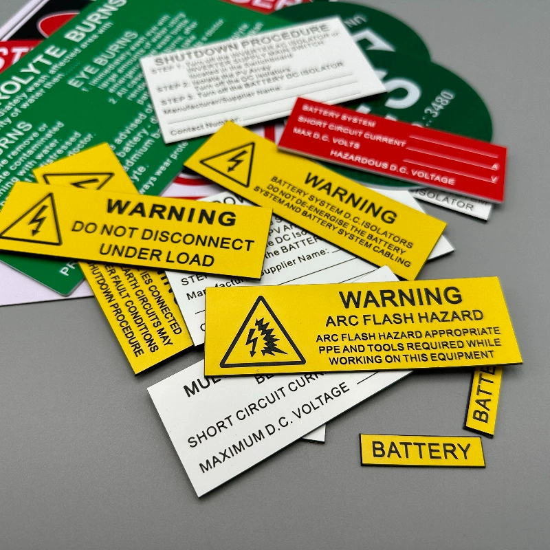 Индивидуальная предупреждающая этикетка для аккумулятора, номерной знак мобильного телефона, электрический предупреждающий знак, лазерная двухцветная пластиковая табличка с гравировкой