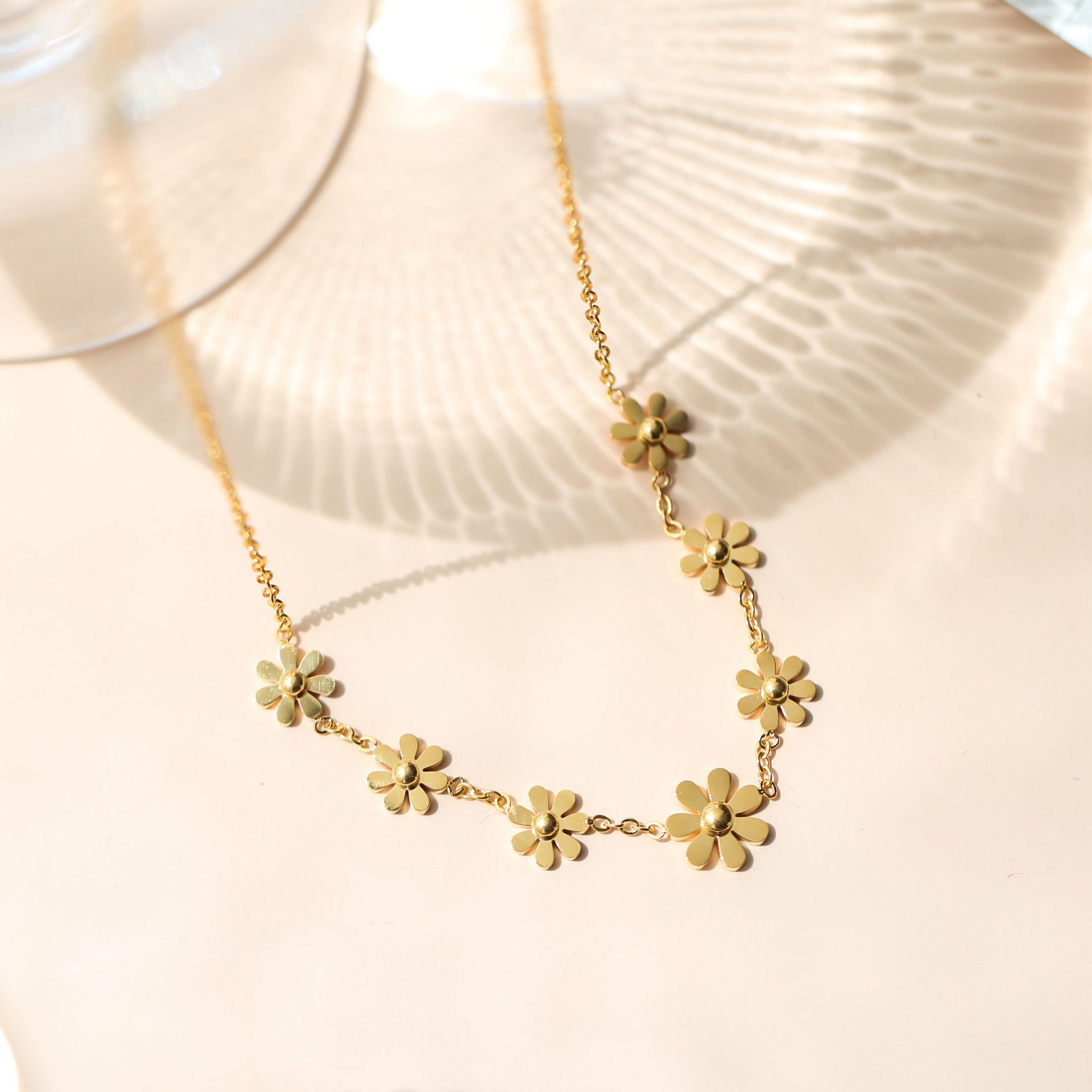 Gold Plated Plating Flower Pattern Women's Gender Simple Style Flower Titanium Steel Plating Gold Plated Necklace