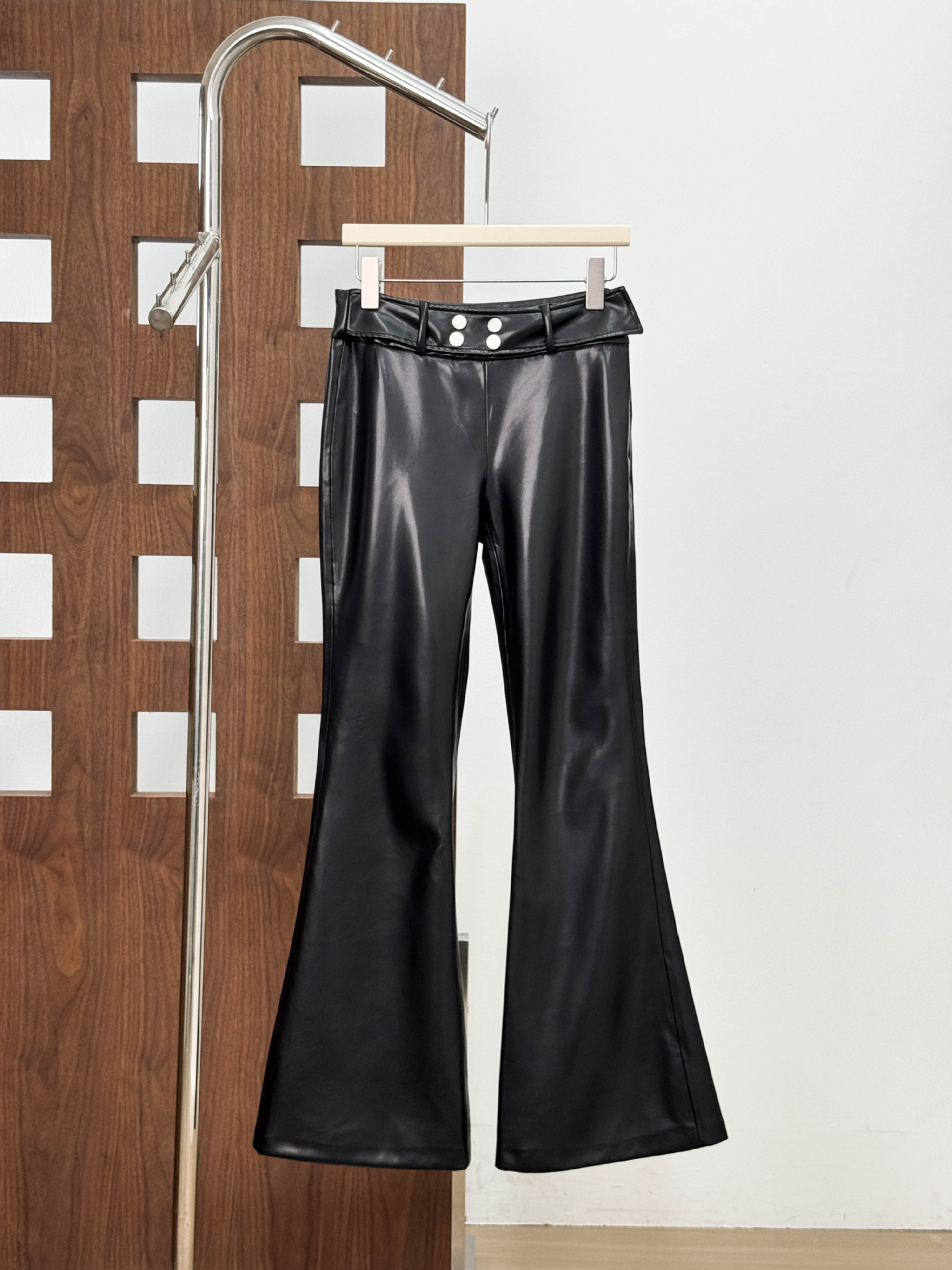 Nicho de diseño 25 otoño y invierno nuevo tipo de proteína de piel micropantalones de cuero para mujeres pantalones de cuero elásticos PU