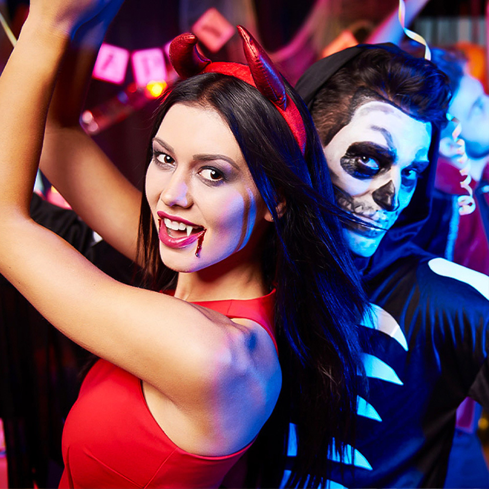 Ventas transfronterizas calientes de Halloween cos vampiros decoración dientes falsos travesuras horror muñecos enteros baile de maquillaje