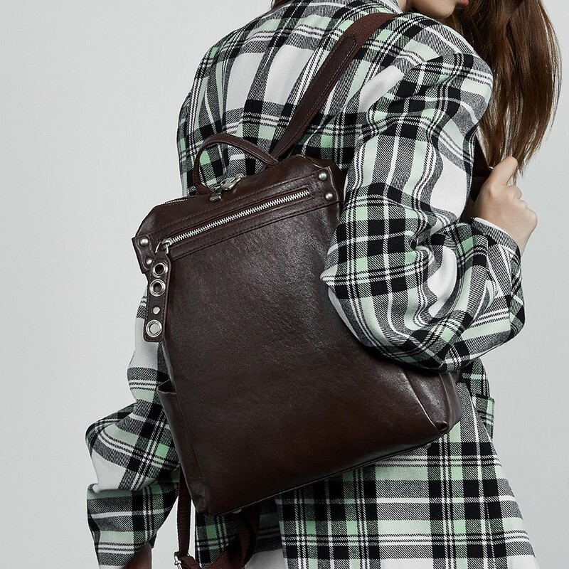 First-Layer Vegetable-Tanned Cowhide Backpack 2025 New Model Large-Capacity Travel Lightweight Niche Genuine Leather Women's Bag Business Trip Backpack First-Layer Vegetable-Tanned Cowhide Backpack 2025 New Model Large-Capacity Travel Lightweight Niche Genuine Leather Women's Bag Business Trip Backpack