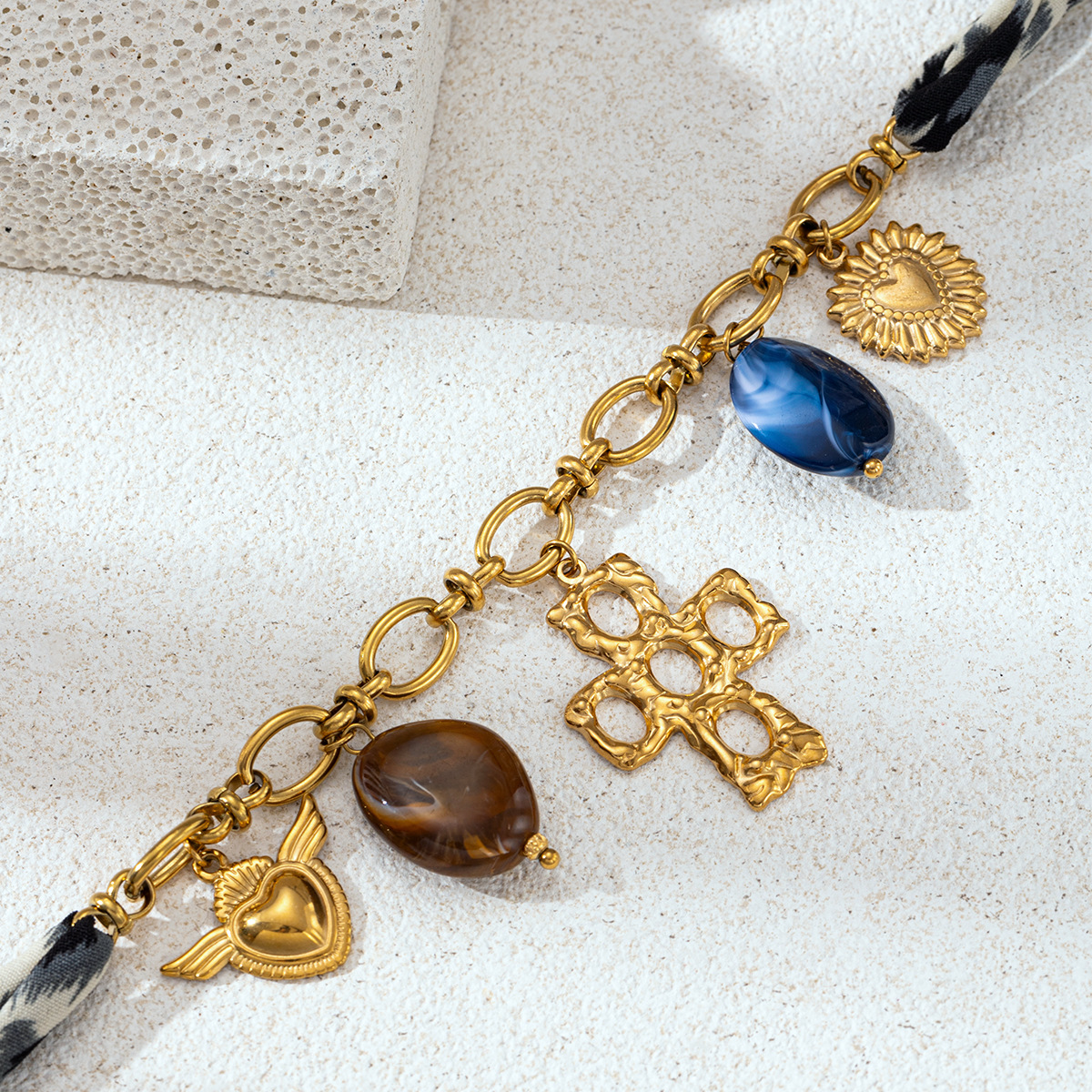 Collar de acero inoxidable TENA Europa y América de lujo ligero nicho cruz collar de colgante acrílico diseño universal sensación de venta caliente