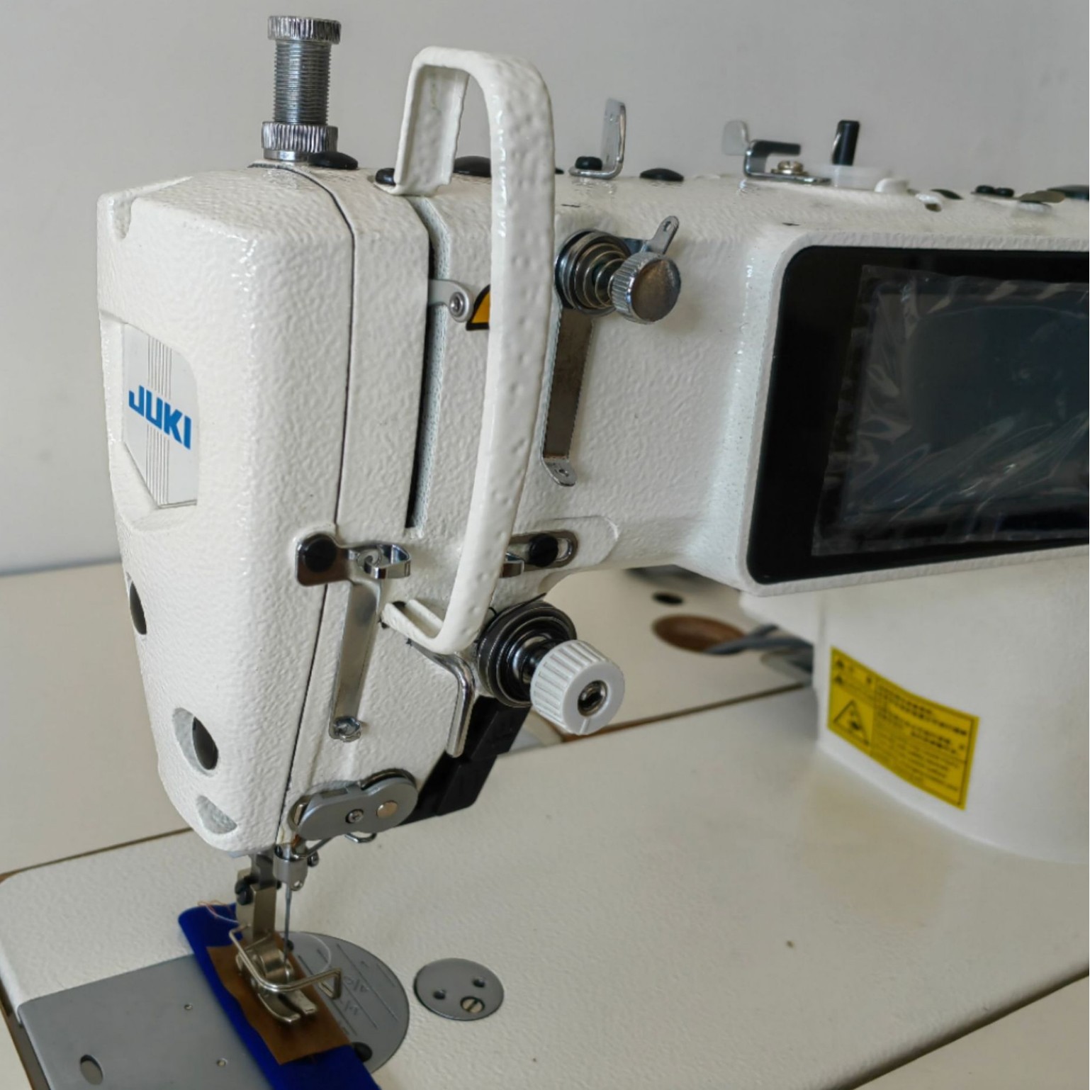 Máquina de coser plana computarizada JUKI DDL-900C japonesa al por mayor, adecuada para materiales delgados y gruesos, máquina de coser eléctrica para telas gruesas.
